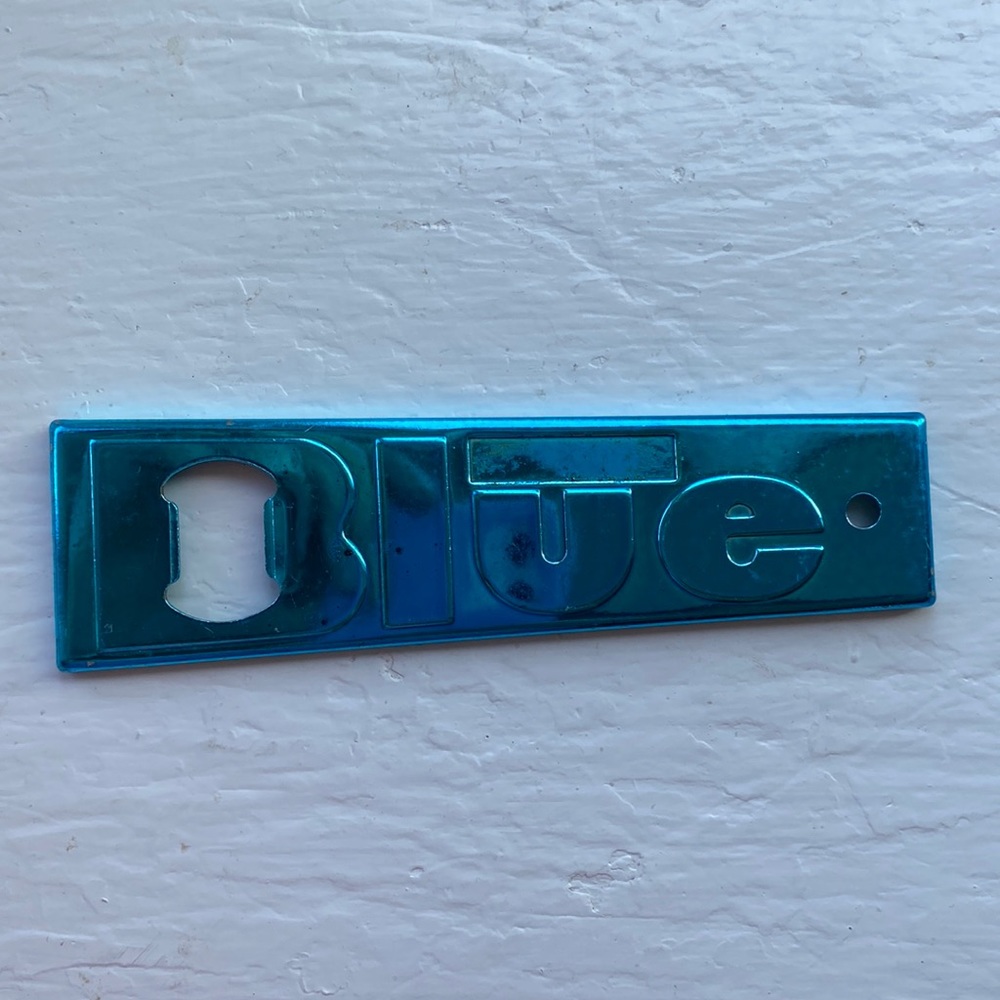 🍻 Labatts Blue beer opener metallic blue vintage.